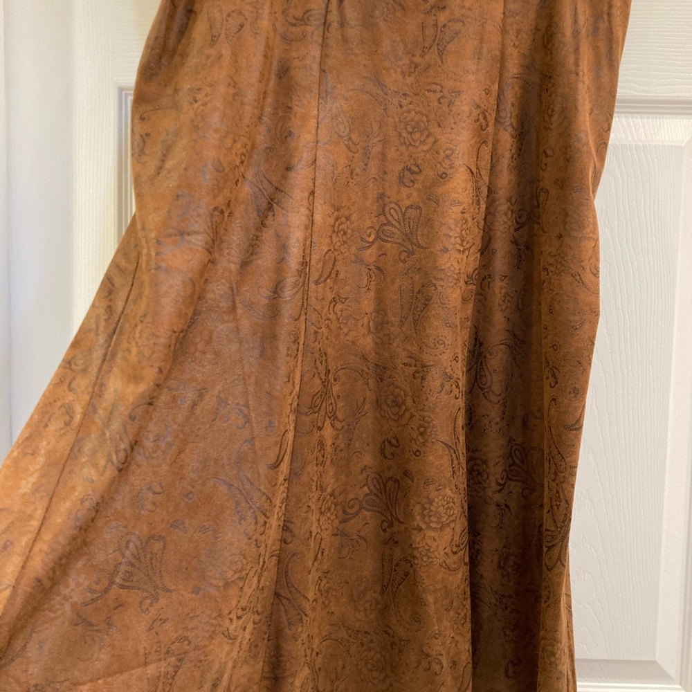 Ankle length skirt. Size L